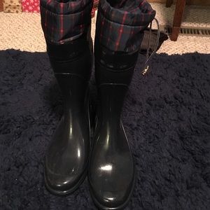 Size 8 tommy hilfiger rain boots